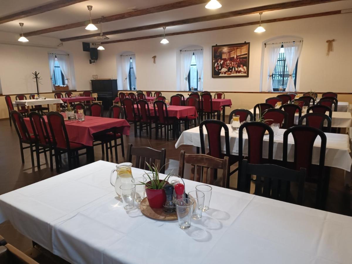 Penzion U Svarcu Zduchovice Екстериор снимка
